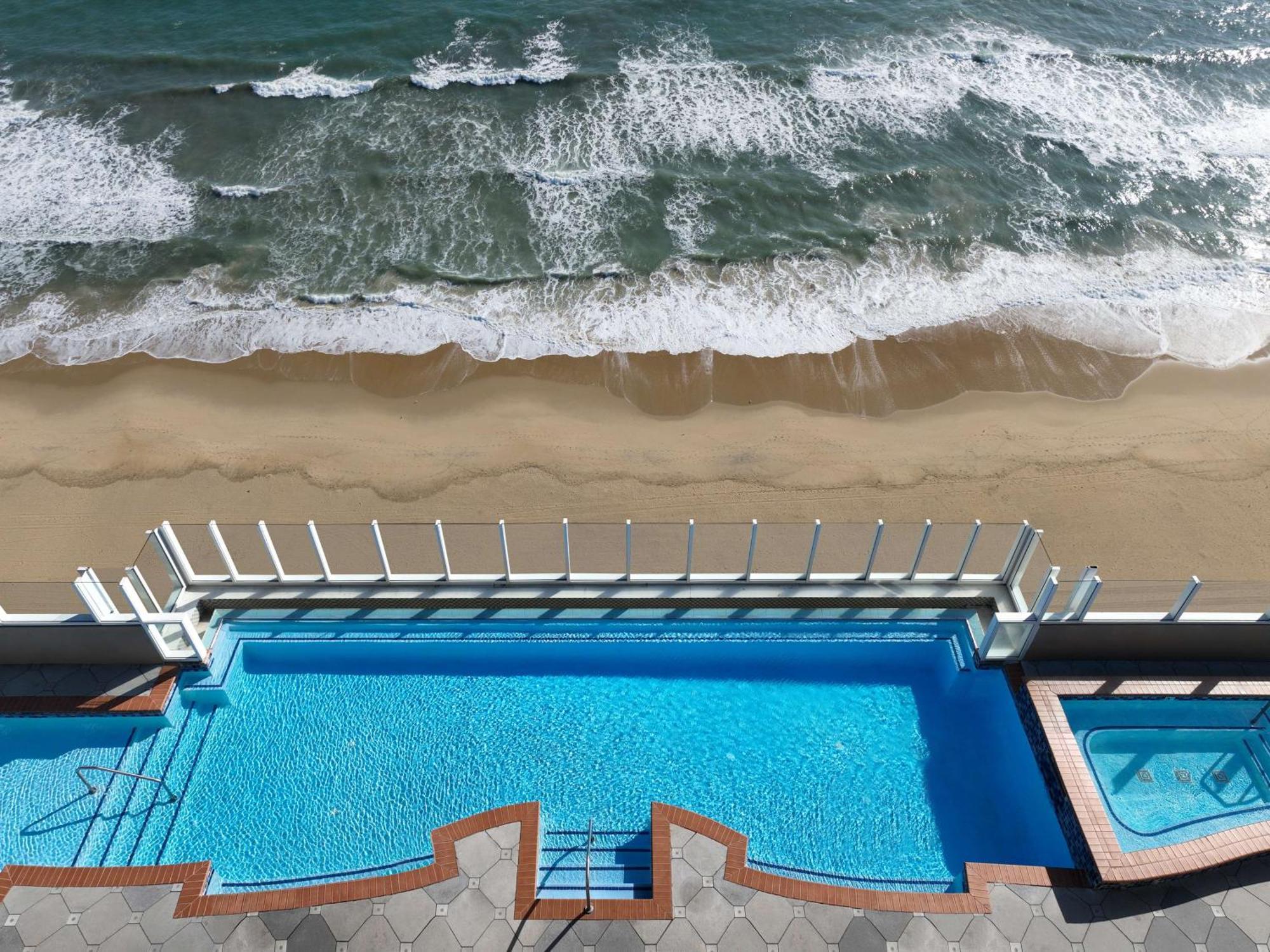 Hilton Virginia Beach Oceanfront Exterior photo